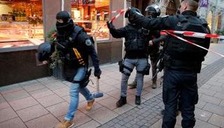 الشرطة الفرنسية في محيط الكاتدرائية في ستراسبورج