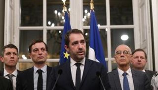 وزير الداخلية الفرنسي كريستوفر كستانر خلال المؤتمر الصحفي