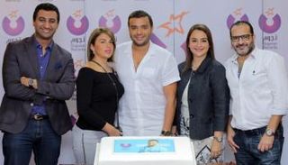 رامي صبري يحتفل بالتعاقد مع "نجوم ريكوردز"