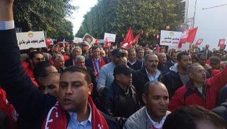 مسيرات حاشدة في أنحاء تونس ضد الإخوان