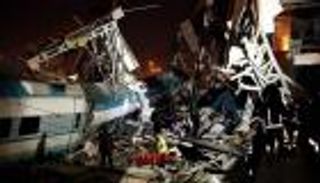 بالصور.. 9 قتلى و50 مصابا باصطدام قطارين في تركيا