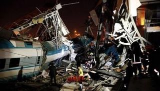 القطار المحطم - تويتر