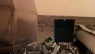 "إنسايت" يلتقط أول "سيلفي" على المريخ: مرحبا بكم في بيتي الجديد