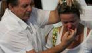 معالج ظهر في برنامج أوبرا وينفري يواجه تهما بالتحرش