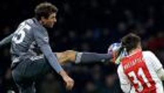 مولر يعتذر للاعب أياكس