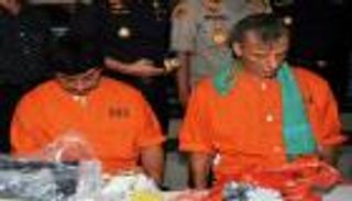 السلطات الإندونيسية توقف 5 أجانب بتهمة تهريب المخدرات