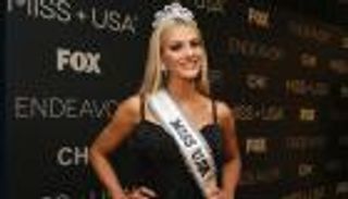 ملكة جمال أمريكا تعتذر عن سخريتها من زميلتيها الآسيويتين