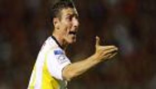 "الفيفا" يشيد بإسكوبار بعد إنجازه الفريد في الكرة البوليفية