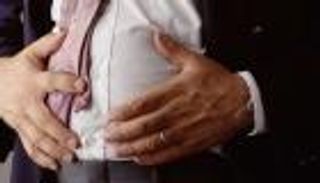 أسباب انتفاخ البطن.. وطرق طبيعية لعلاجه