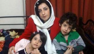 نرجس محمدي وسط أطفالها - أرشيفية