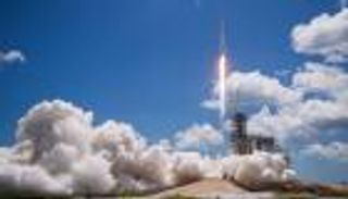 شركة نيوزيلندية تطلق 13 قمرا صناعيا صغيرا إلى الفضاء