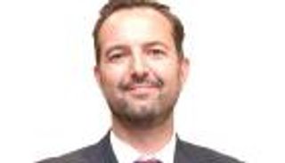 مورينيو خسر 90% من لاعبي يونايتد