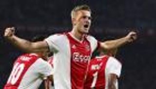 الفتى الذهبي يزيد التكهنات بشأن انتقاله لبرشلونة