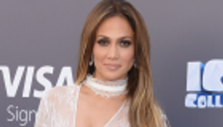 جينيفر لوبيز تتألق بـ9 إطلالات في يومين