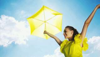 يتحول الوشم إلى اللون الأسود لإعادة وضع كريم الوقاية من الشمس