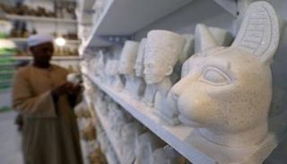 حرفيو صناعة الألباستر يعانون