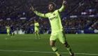 "هاتريك" جديد لميسي يقربه من معادلة رقم رونالدو التاريخي