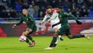 ليون يعمق جراح موناكو بثلاثية في الدوري الفرنسي