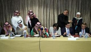 جانب من توقيع الاتفاقية 