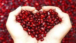 فوائد الرمان للمعدة والقولون