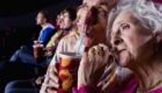 الانتظام في التردد على السينما يحمي كبار السن من الاكتئاب