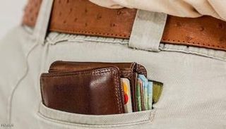 وضع المحفظة بالجيوب الخلفية سلوك غير صحي