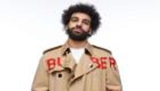 بالصور.. محمد صلاح جناح ليفربول بطل عرض أزياء