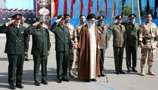 خامنئي وقادة من مليشيا الحرس الثوري - أرشيفية