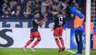 باير ليفركوزن يعمق جراح شالكه في الدوري الألماني