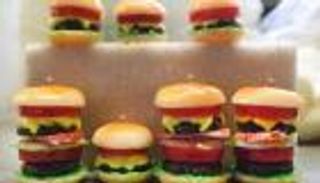 طاهٍ إسباني شهير يكرس مطعمه لإعداد الهامبرجر