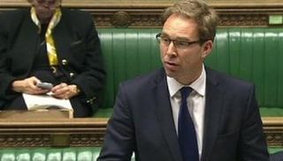 توبياس إلوود الوزير بوزارة الدفاع البريطانية