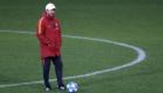 طفل وشرطي مرور يحرجان مدرب روما