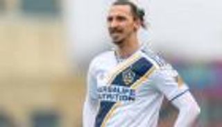 إبراهيموفيتش يؤكد إنهاء مسيرته بالدوري الأمريكي