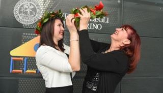 أم وابنتها تحصلان على درجة الماجستير في اليوم نفسه