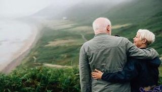 دراسة أمريكية تكشف سبب طول عمر النساء مقارنة بالرجال - أرشيفية