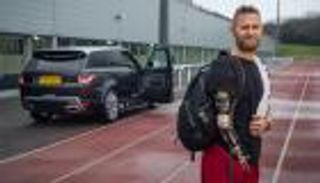 لاند روفر تستحدث تقنية تساعد أصحاب الهمم على فتح السيارة