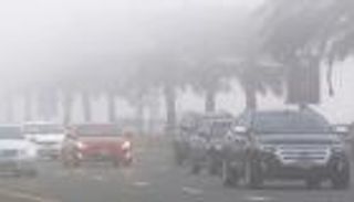 "أرصاد الإمارات" يحذر من تدني مدى الرؤية بسبب الضباب