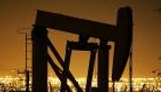 النفط يهبط 4% لأدنى مستوى في عام بفعل تراجع أسواق الأسهم