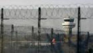 إغلاق مطار جاتويك البريطاني بسبب "نشاط إجرامي"