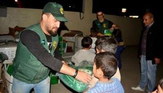 مركز سلمان للإغاثة يوزع كسوة شتوية على طلاب سوريين في لبنان - أرشيفية