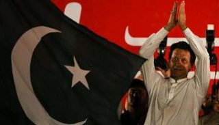 عمران خان رئيس وزراء باكستان ثمن الدعم الإماراتي لبلاده