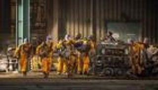 الدخان يحاصر 9 عمال داخل منجم في روسيا 