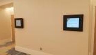 شاشات ذكية تزين مقر ضيوف برنامج خادم الحرمين الشريفين للعمرة