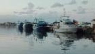 سحب جرافات صيد مصرية من المياه الليبية إلى ميناء بنغازي