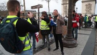 أصحاب السترات الصفراء في باريس