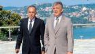 السلطات التركية تحقق مع مستشار الرئيس السابق جول بدعوى "الإرهاب"