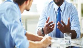 ٦ نصائح لتقديم النقد بأسلوب فعال 