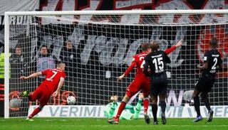 بايرن ميونيخ ضد أينتراخت 