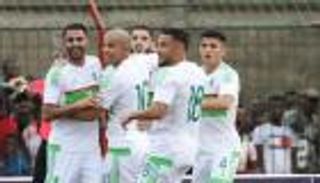 "هدف" الجزائر يحجز مكانا بتشكيلة الأفضل في فرنسا