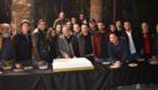 بالصور.. أحمد السقا يحتفل ببدء تصوير مسلسله الرمضاني "ولد الغلابة"